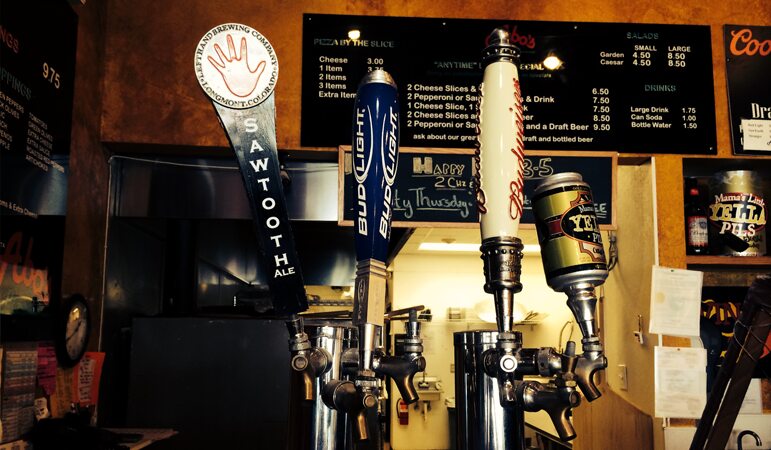 Abo's Pizza Longmont interior — local Colorado craft beers on tap
